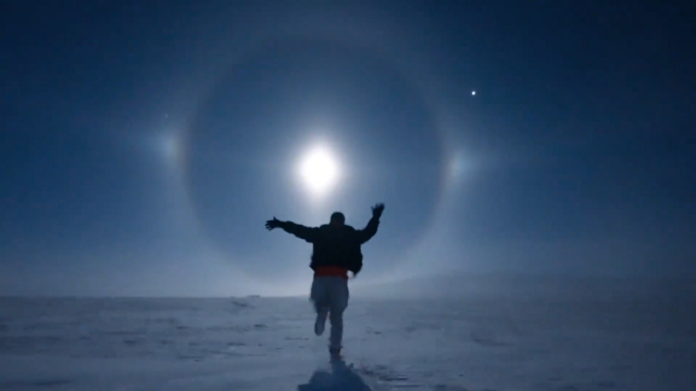 男子在零下30度内蒙古拍到幻月环 如同在太空中的场景