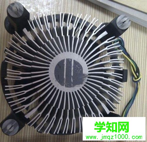 cpu风扇接口怎么接？给电脑安装cpu风扇的方法