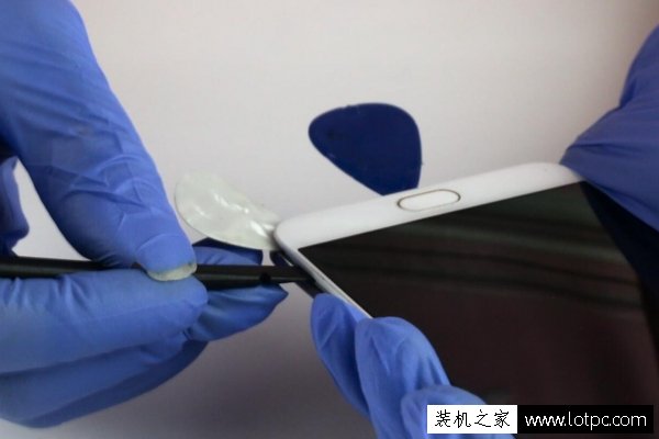 OPPO R9怎么更换电池？OPPO R9更换电池图解教程