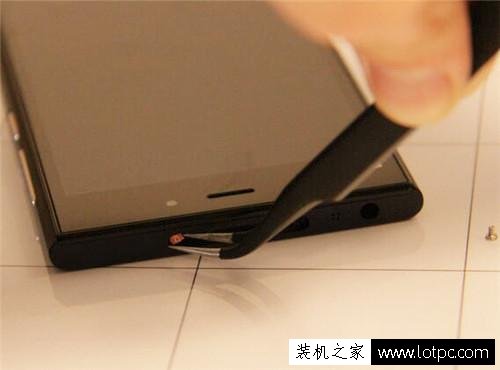 小米3怎么更换电池 小米3手机拆机更换电池教程图解
