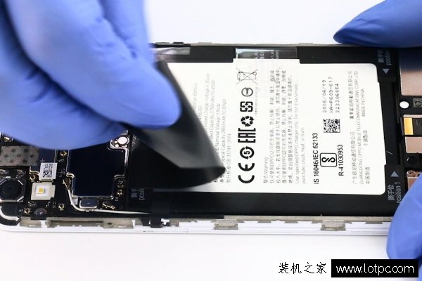 OPPO R9怎么更换电池？OPPO R9更换电池图解教程