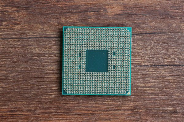 AMD二代锐龙Ryzen7 2700X内置核显吗 R7-2700/2700X要搭配显卡吗？