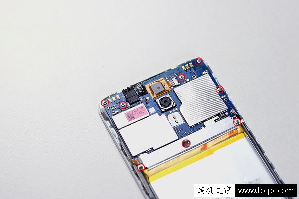 魅族魅蓝5s内部做工怎么样？魅蓝5s手机拆机图解教程