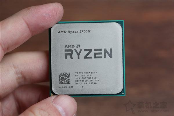 AMD锐龙Ryzen7 2700X盒装自带CPU散热器吗？自带散热器够用吗？