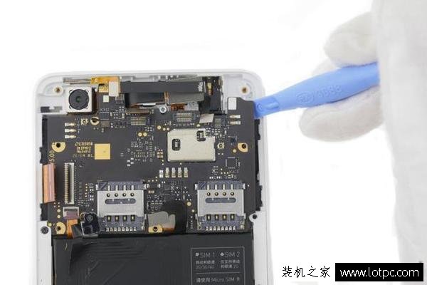 坚果手机内部做工怎么样？坚果手机拆机图解教程 