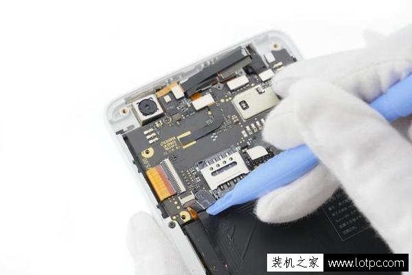 坚果手机内部做工怎么样？坚果手机拆机图解教程 