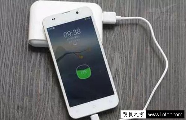 90%的人都会有的手机充电误区 影响手机电池寿命
