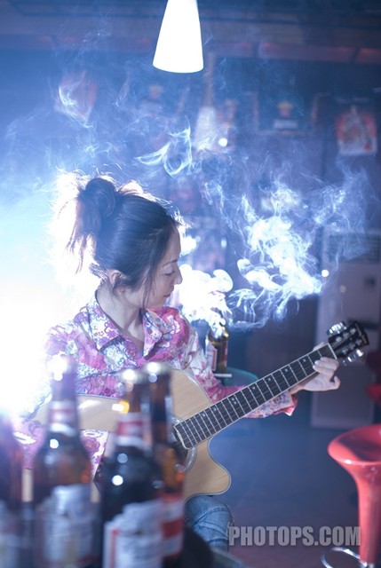 photoshop调色：酒吧唱歌女照片梦幻化