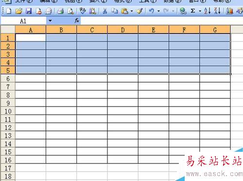 excel如何实现表格合并居中？