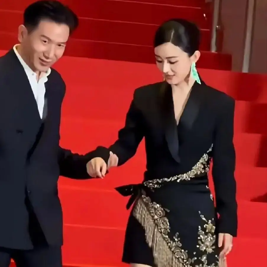 赵丽颖新恋情曝光！赵德胤现身赵丽颖小区